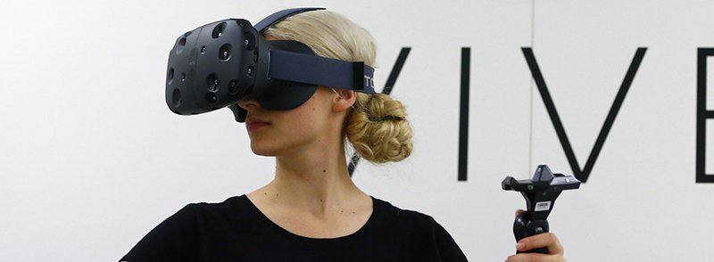 htc vive woman